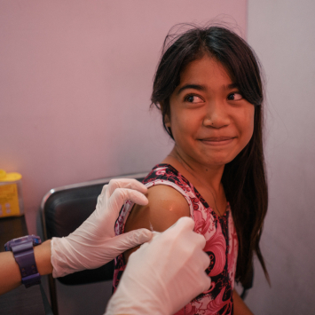 Qual a relação entre a renda de um país e o câncer cervical?