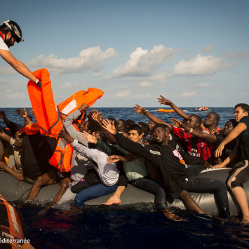 Quase 600 pessoas resgatadas no Mediterrâneo, mas há desaparecidos