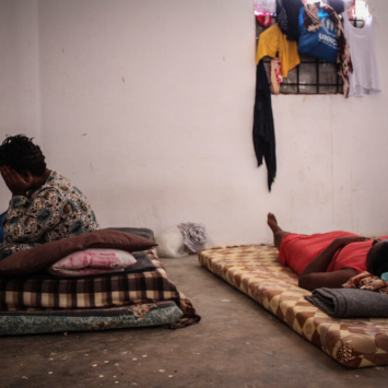 Líbia: refugiados e migrantes presos em Trípoli são feridos em tiroteio