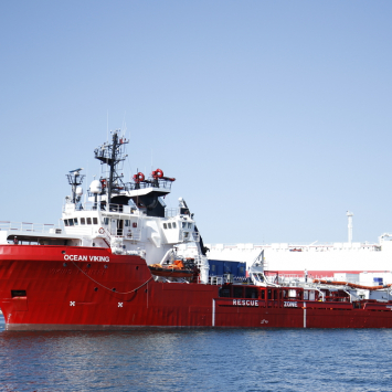 Ocean Viking é impedido de voltar para área de resgate no mar por medida discriminatória