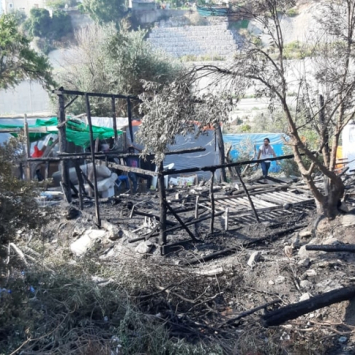 Incêndio atinge campo de refugiados de Vathy, na ilha de Samos