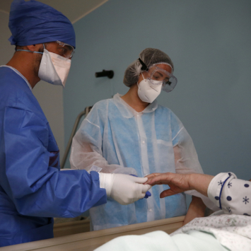 Por que proteger e apoiar a equipe de casas de repouso é vital