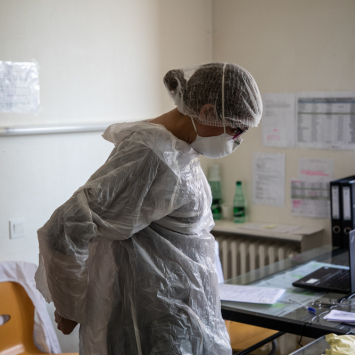 MSF une forças com o Ministério da Saúde do Mali para tratar pacientes de COVID-19 em Bamako