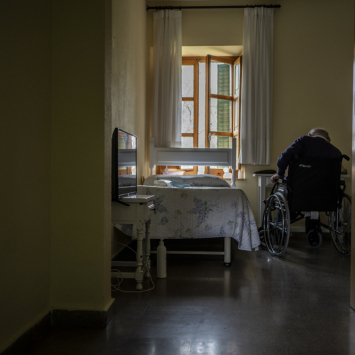 Muitas pessoas estão morrendo de COVID-19 sozinhas, assustadas e em péssimo estado