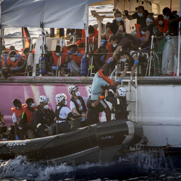 4 resgates no mar Mediterrâneo realizados pelo navio Sea-Watch 4 em agosto de 2020