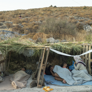 MSF reitera apelo para que migrantes sejam transferidos dos campos nas ilhas gregas