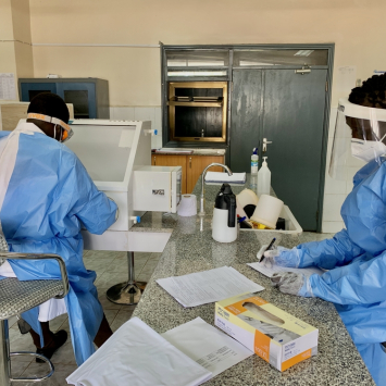 Sudão do Sul: jovens biotecnólogos desempenham papel importante na resposta à COVID-19