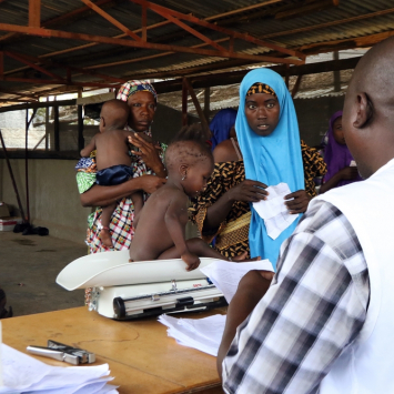 “Tratando crianças o mais rapidamente possível e próximo às comunidades no Níger”