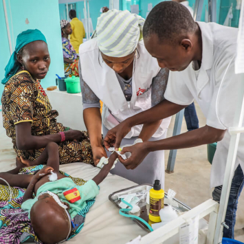 Níger: uma das maiores unidades pediátricas de terapia intensiva está sobrecarregada