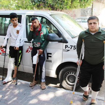 Equipes de MSF tratam graves e devastadoras feridas à bala em Gaza