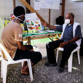 papuanovaguine-msf286867-simonming