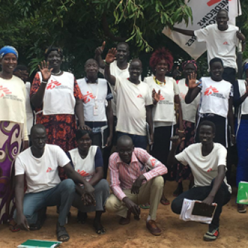 A promotora de saúde britânica Elizabeth Wait compartilha como uma equipe no Sudão do Sul está reformulando a educação em saúde