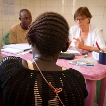 Em Bangui, abortos inseguros se tornaram uma emergência