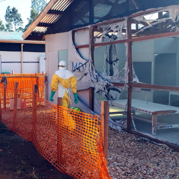 Centro de Ebola de Médicos Sem Fronteira é desativado após ataque violento